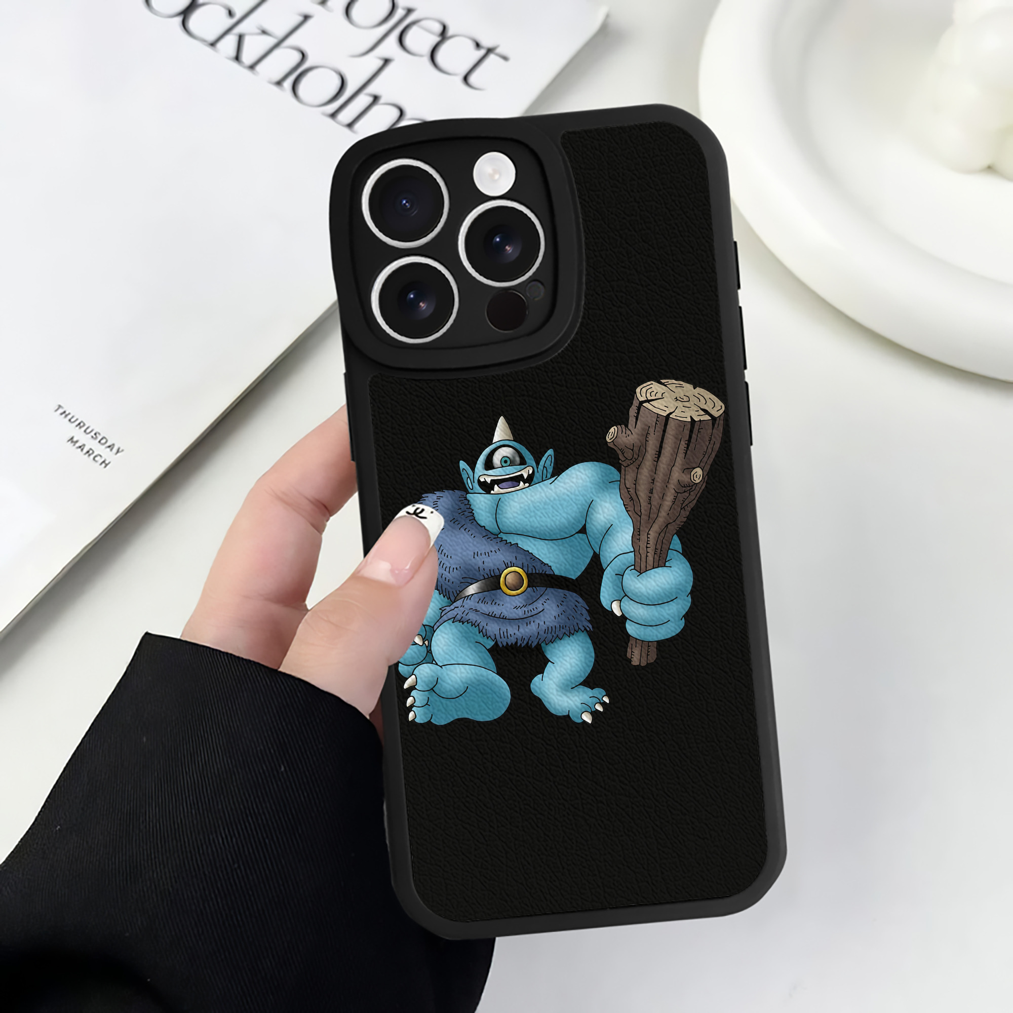 （画像用） ドラゴンクエスト Doragon Kuesuto Dragon Quest 【iPhone 16シリーズ対応】シリコンスマホケース（レザー調） 材質：シリコン